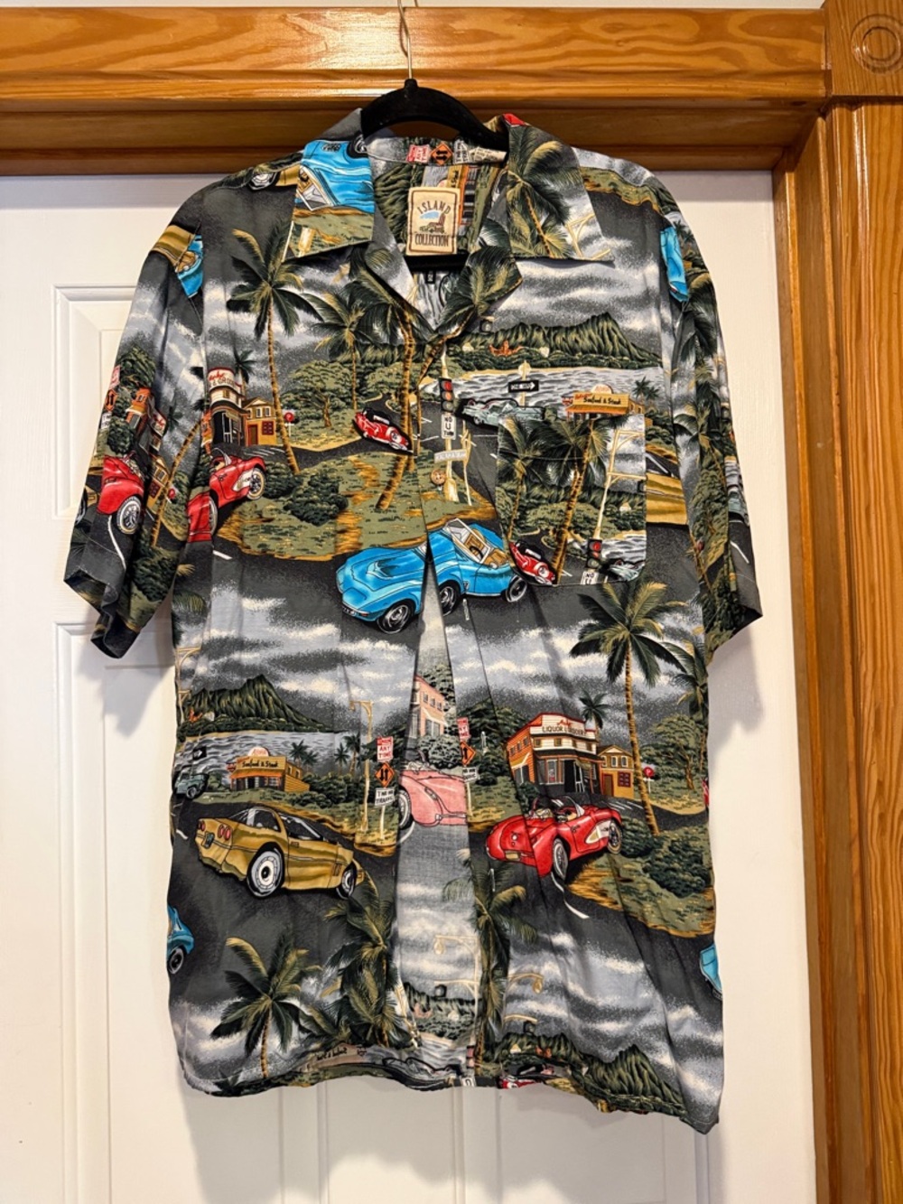 Black Vintage Car Print Short-Sleeve Button-Down Shirt